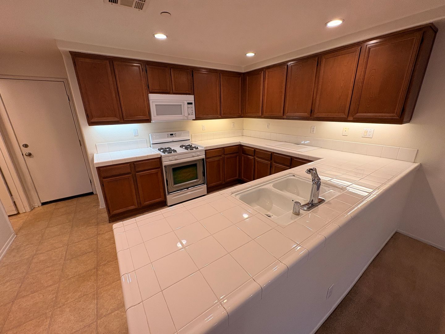 8123 W Preserve Loop - Chino - California - 2 bed, 2 bath rental property