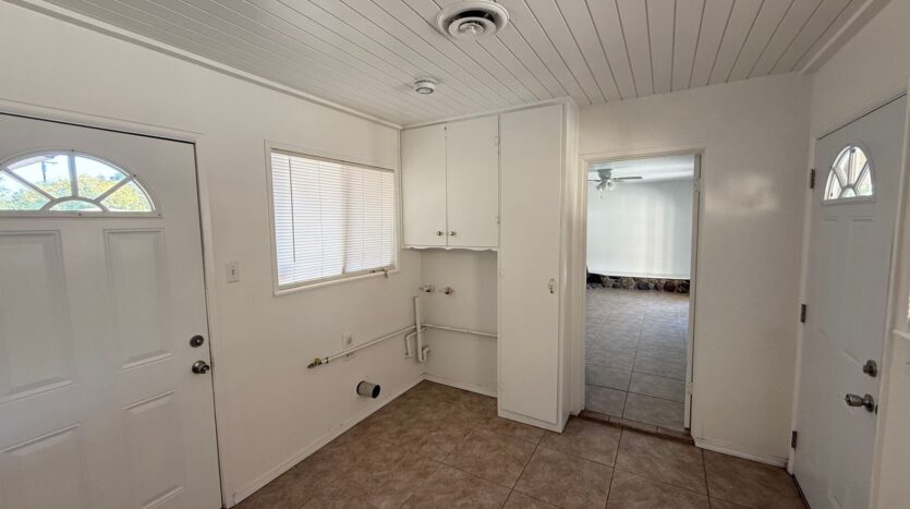 833 E Myrtle Ave  - Visalia - California - 5 bed, 2.5 bath rental property