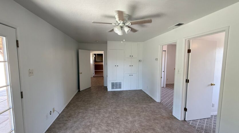 833 E Myrtle Ave  - Visalia - California - 5 bed, 2.5 bath rental property