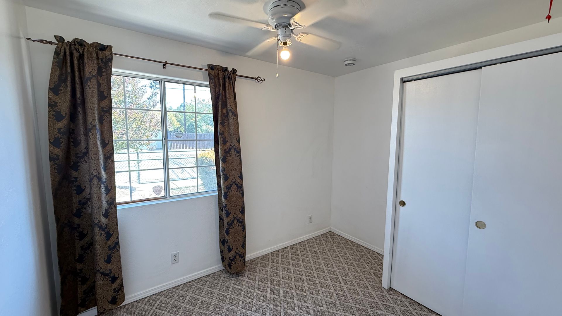 833 E Myrtle Ave  - Visalia - California - 5 bed, 2.5 bath rental property