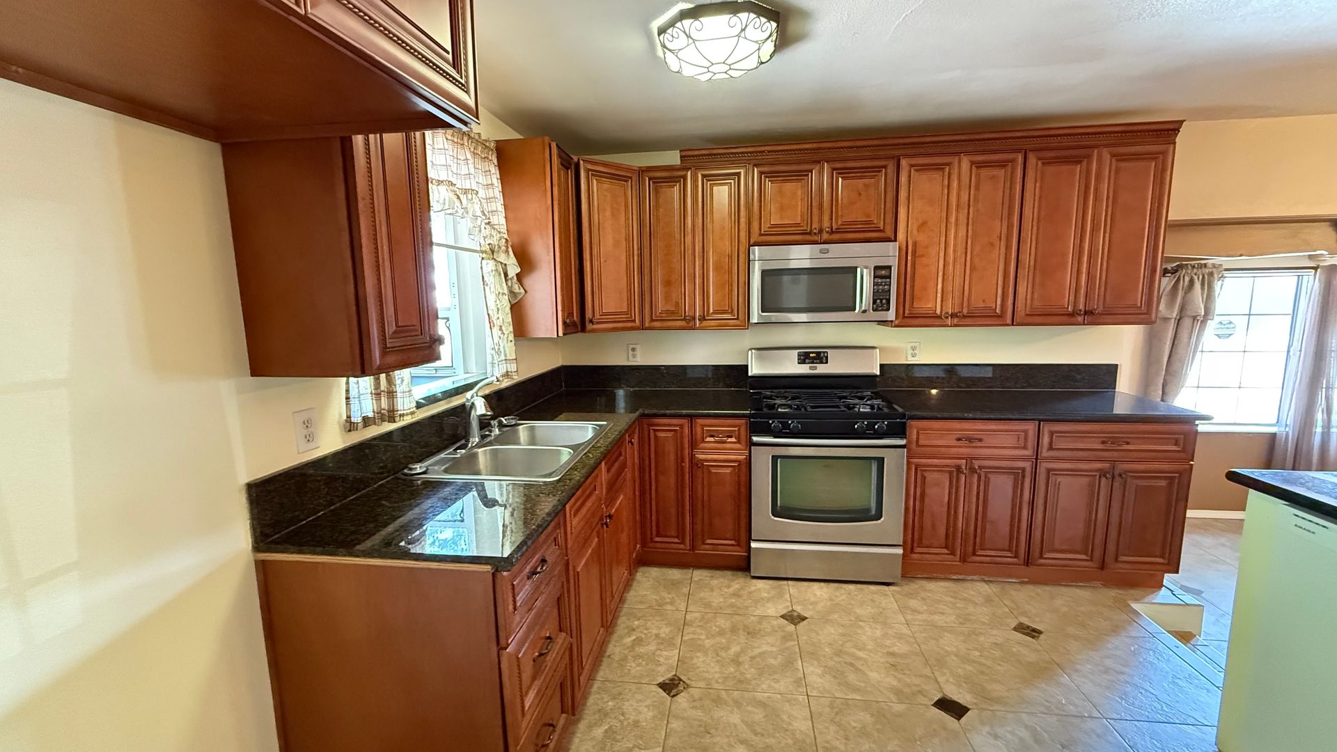 833 E Myrtle Ave  - Visalia - California - 5 bed, 2.5 bath rental property