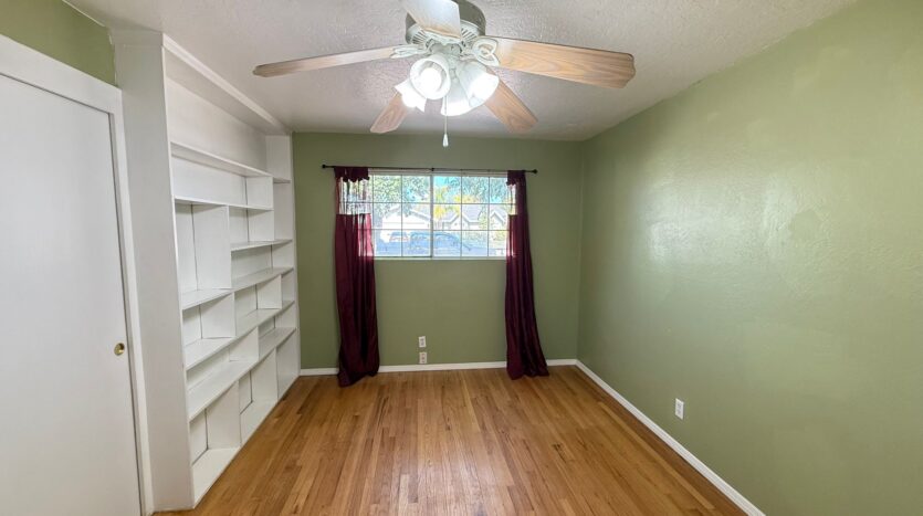 833 E Myrtle Ave  - Visalia - California - 5 bed, 2.5 bath rental property