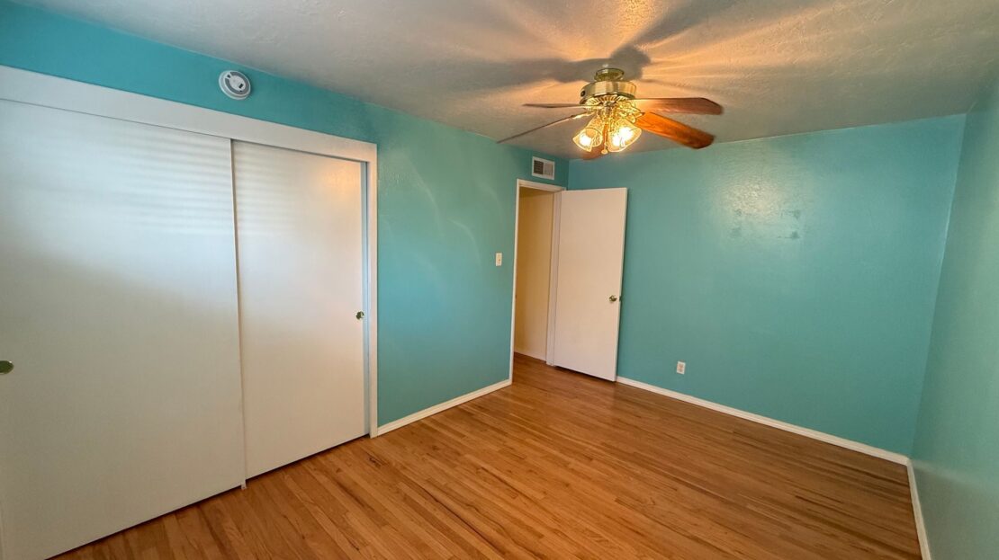 833 E Myrtle Ave  - Visalia - California - 5 bed, 2.5 bath rental property