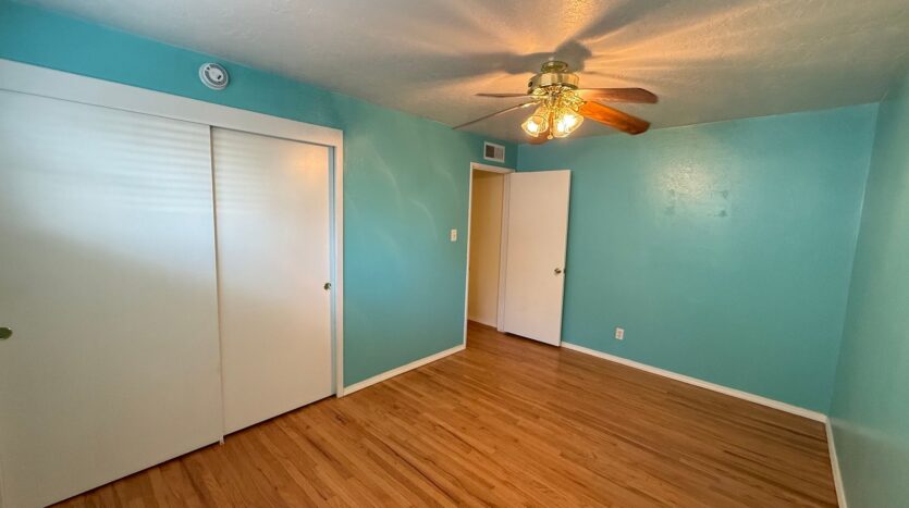 833 E Myrtle Ave  - Visalia - California - 5 bed, 2.5 bath rental property