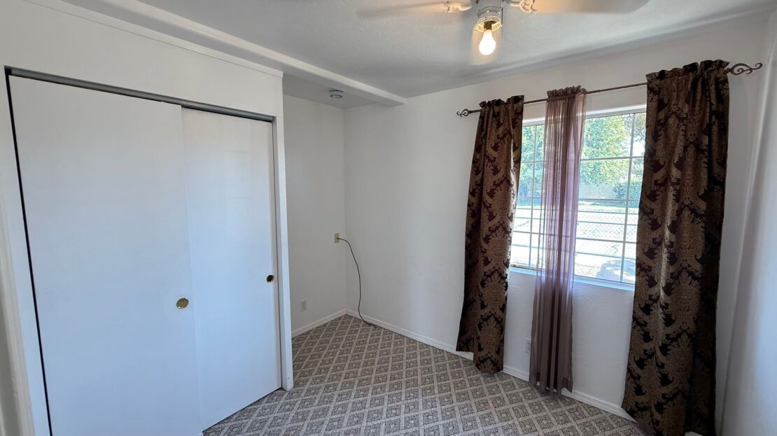 833 E Myrtle Ave  - Visalia - California - 5 bed, 2.5 bath rental property