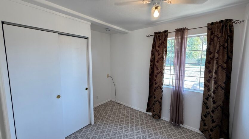 833 E Myrtle Ave  - Visalia - California - 5 bed, 2.5 bath rental property