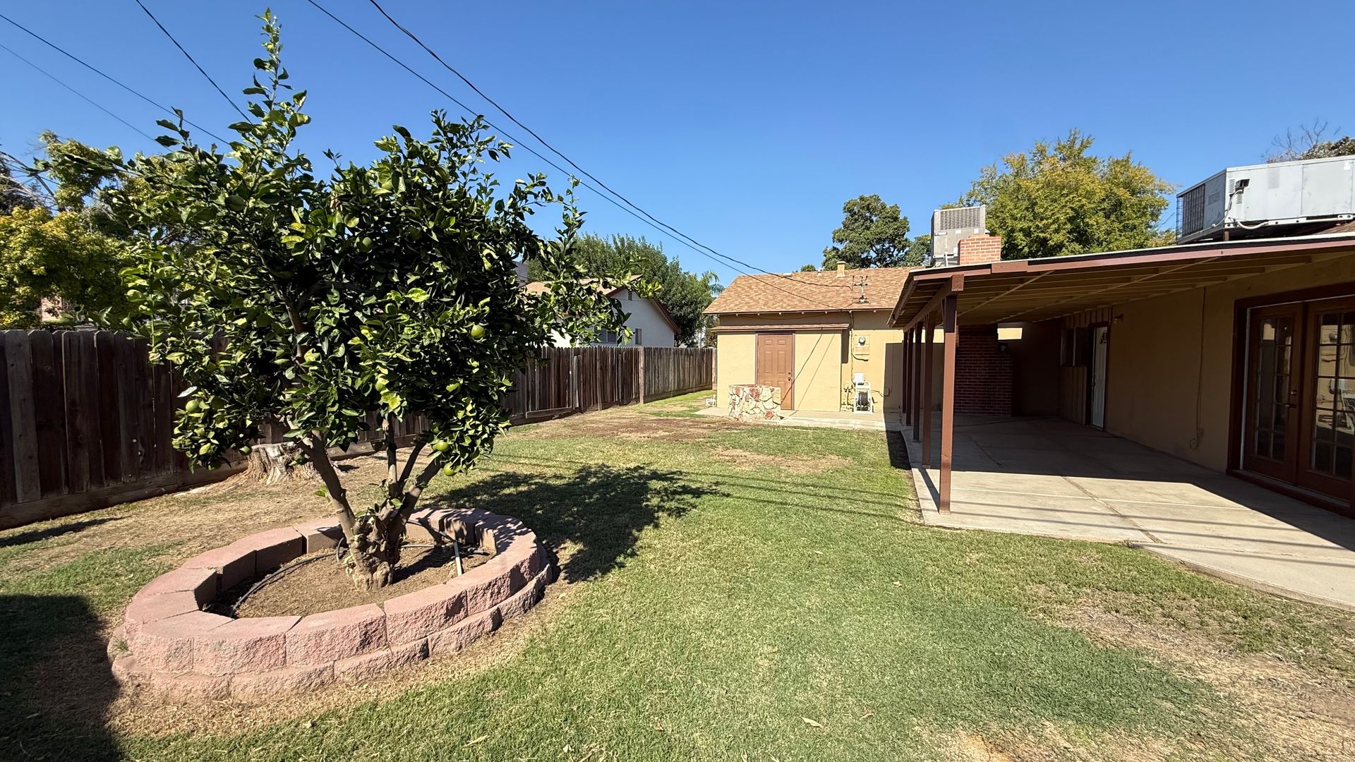 833 E Myrtle Ave  - Visalia - California - 5 bed, 2.5 bath rental property