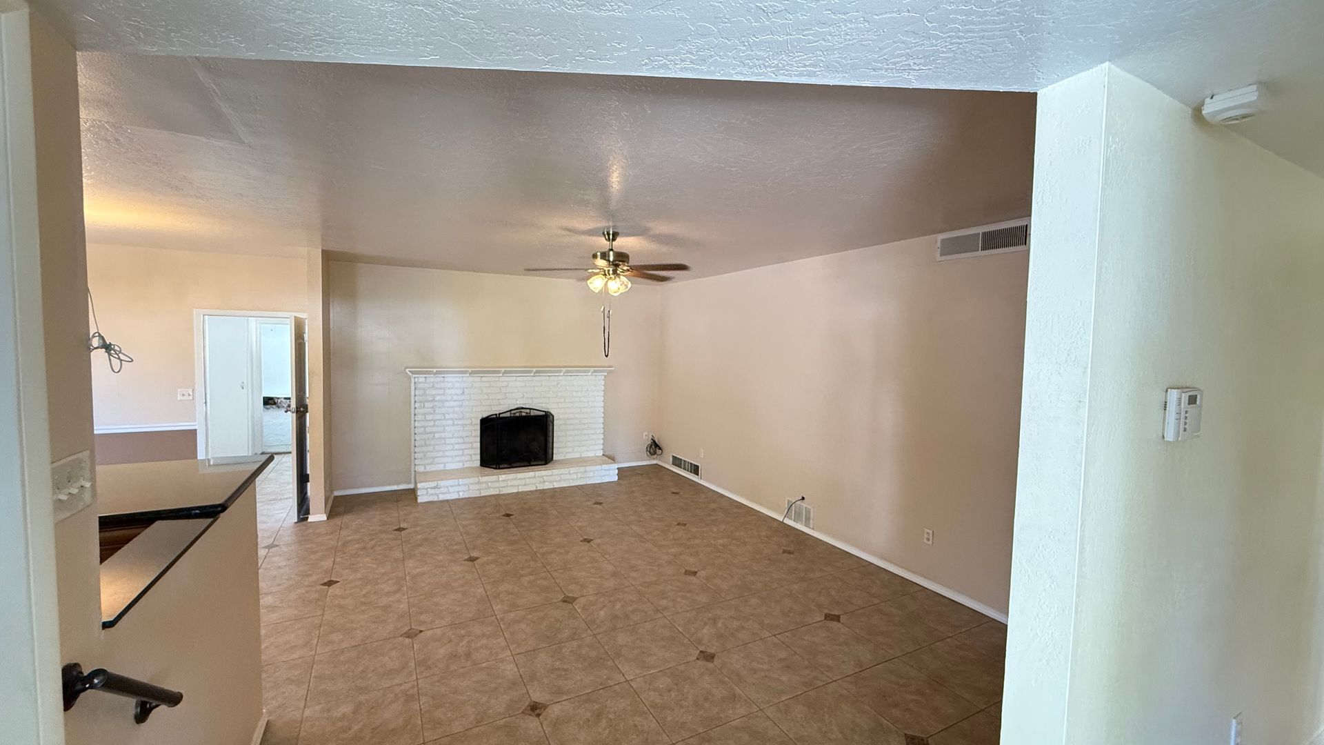 833 E Myrtle Ave  - Visalia - California - 5 bed, 2.5 bath rental property