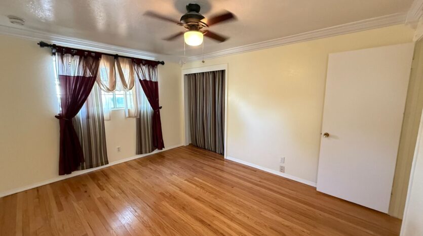 833 E Myrtle Ave  - Visalia - California - 5 bed, 2.5 bath rental property