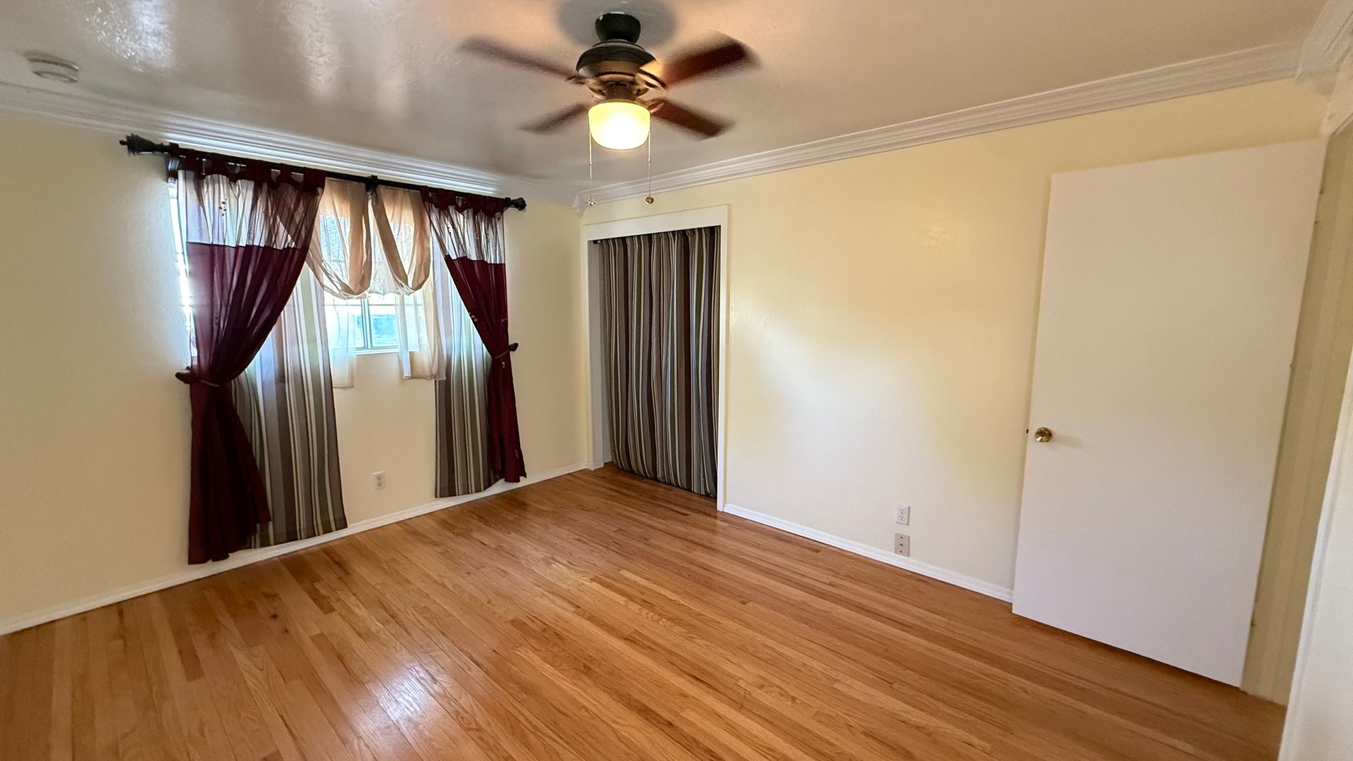 833 E Myrtle Ave  - Visalia - California - 5 bed, 2.5 bath rental property