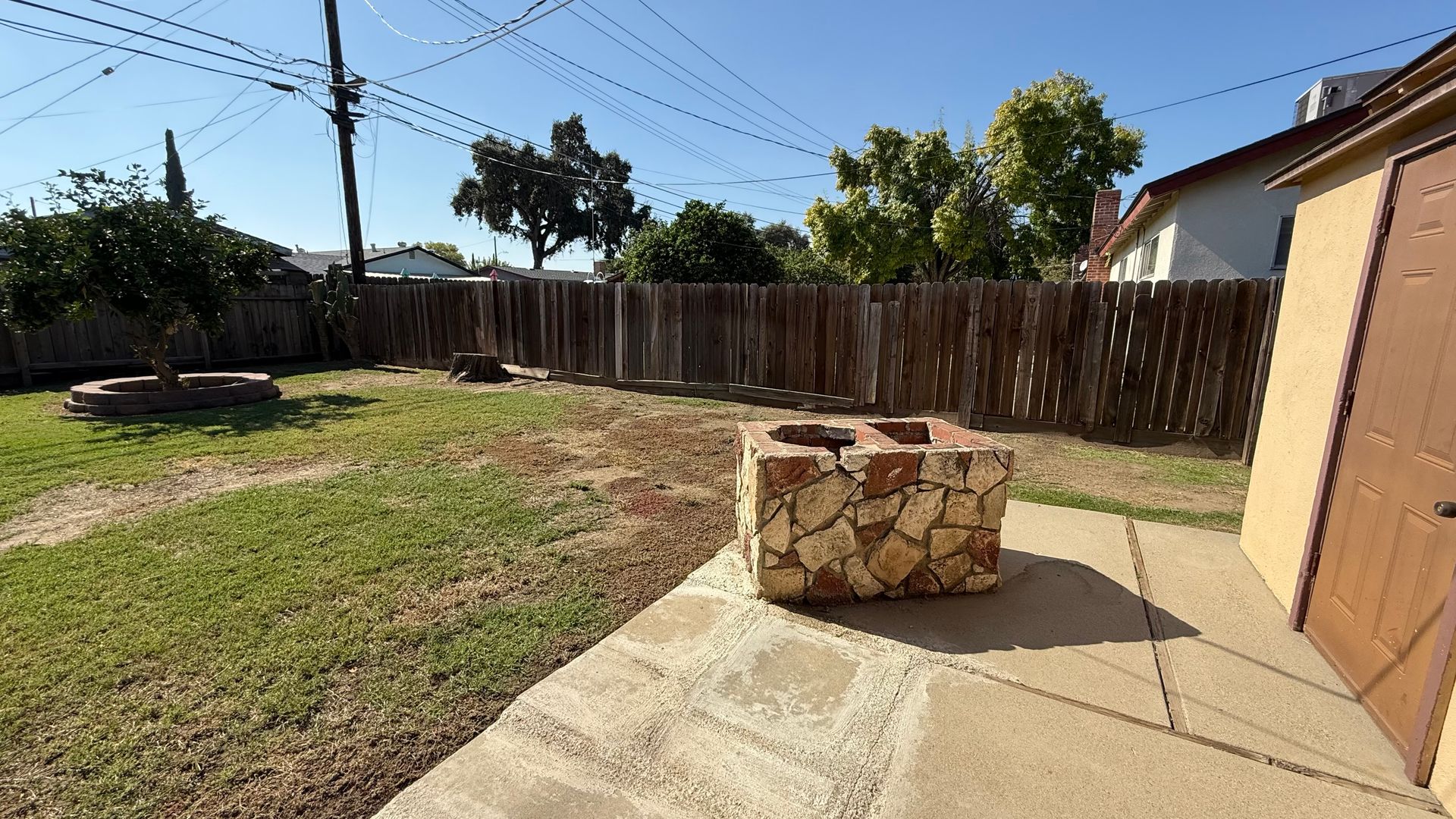 833 E Myrtle Ave  - Visalia - California - 5 bed, 2.5 bath rental property