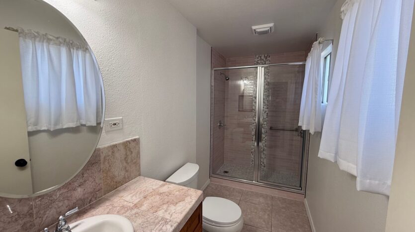 833 E Myrtle Ave  - Visalia - California - 5 bed, 2.5 bath rental property