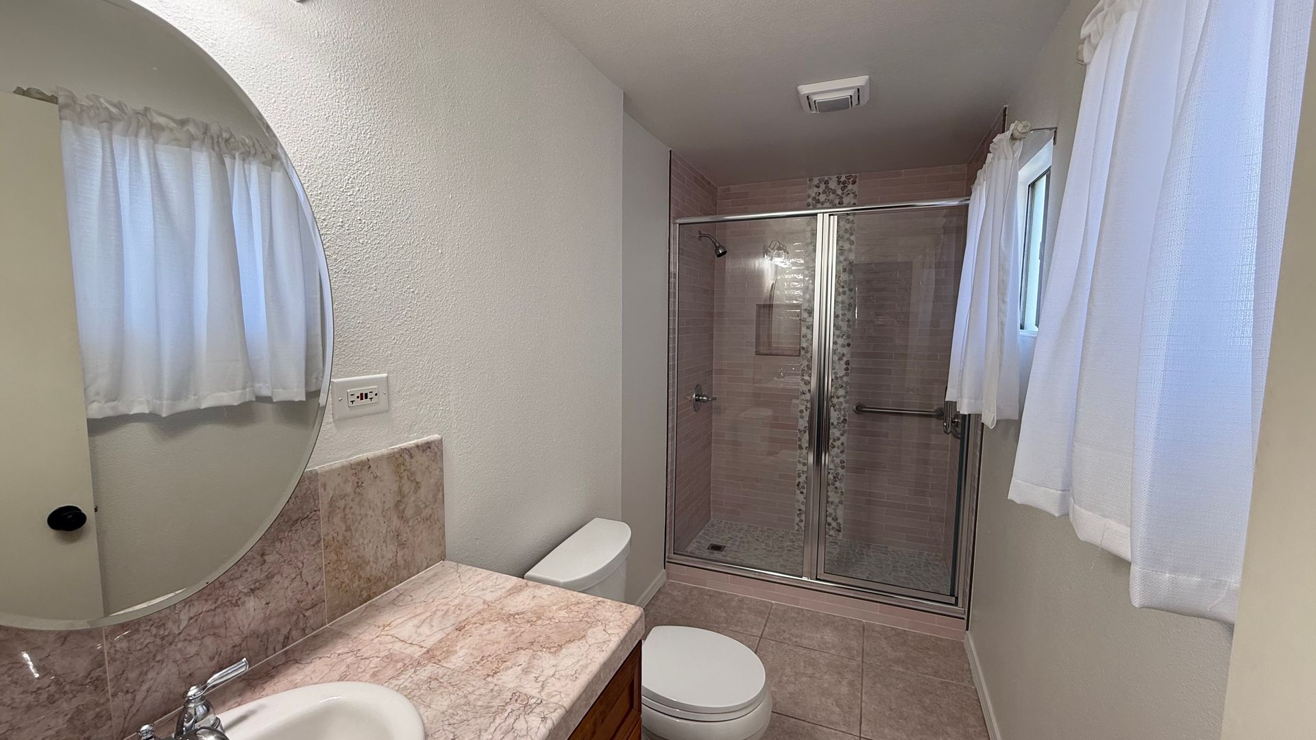 833 E Myrtle Ave  - Visalia - California - 5 bed, 2.5 bath rental property