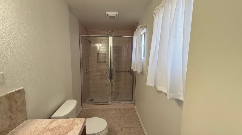 833 E Myrtle Ave  - Visalia - California - 5 bed, 2.5 bath rental property