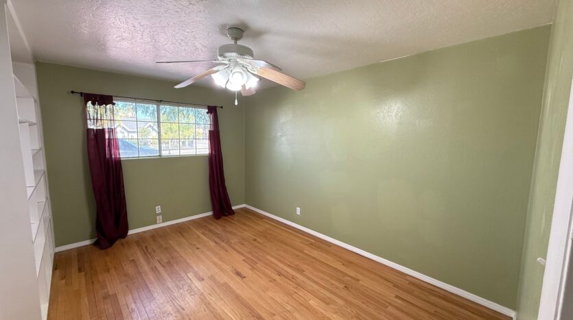 833 E Myrtle Ave  - Visalia - California - 5 bed, 2.5 bath rental property