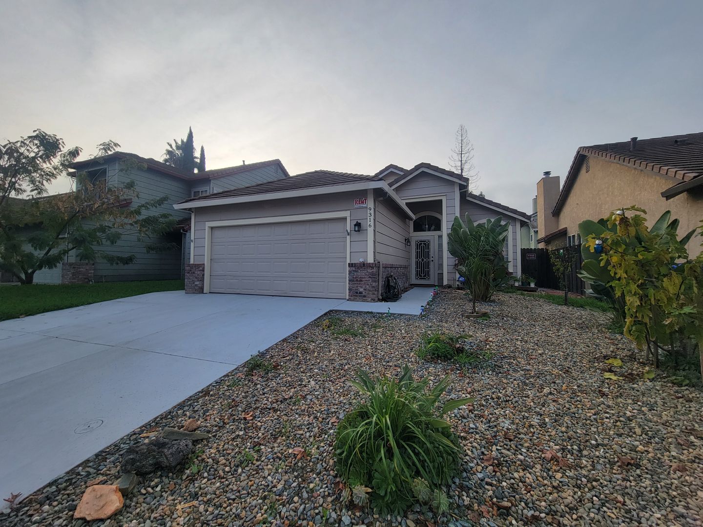9316 Caulfield Way - Elk Grove - California - 3 bed, 2 bath rental property