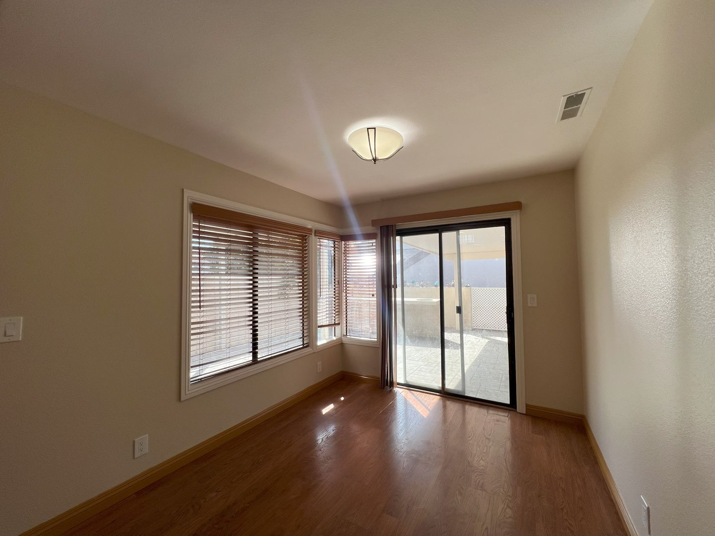 936 Venice Glen - Escondido - California - 3 bed, 2.5 bath rental property