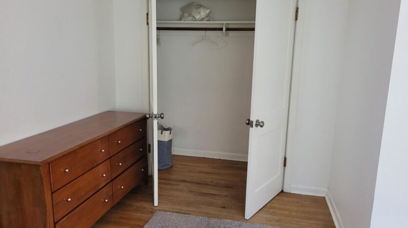 9919 SW Boones Ferry Road - Room 1 - Portland - Oregon - 1 bed, 1.5 bath rental property