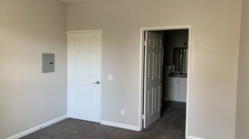 10911 Sabre Hills Dr., #360 - San Diego - California - 2 bed, 2 bath rental property