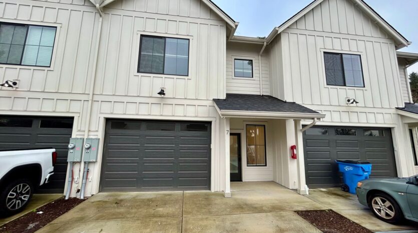 11015 NE 26th - Unit 07 - Vancouver - Washington - 3 bed, 2.5 bath rental property