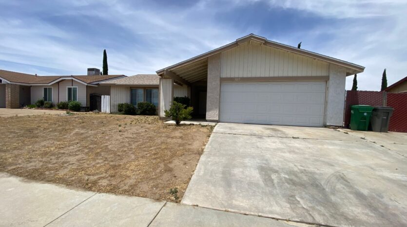 1117 Dianron Rd - Palmdale - California - 4 bed, 2 bath rental property