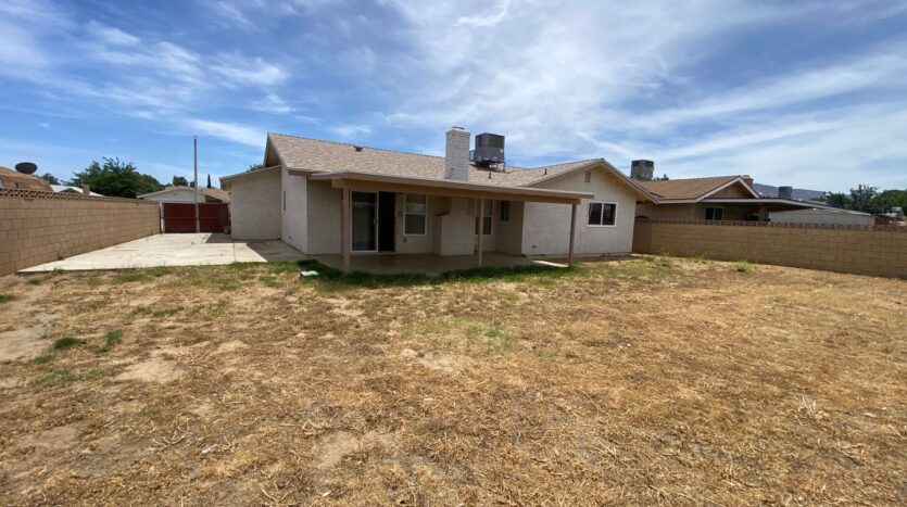1117 Dianron Rd - Palmdale - California - 4 bed, 2 bath rental property