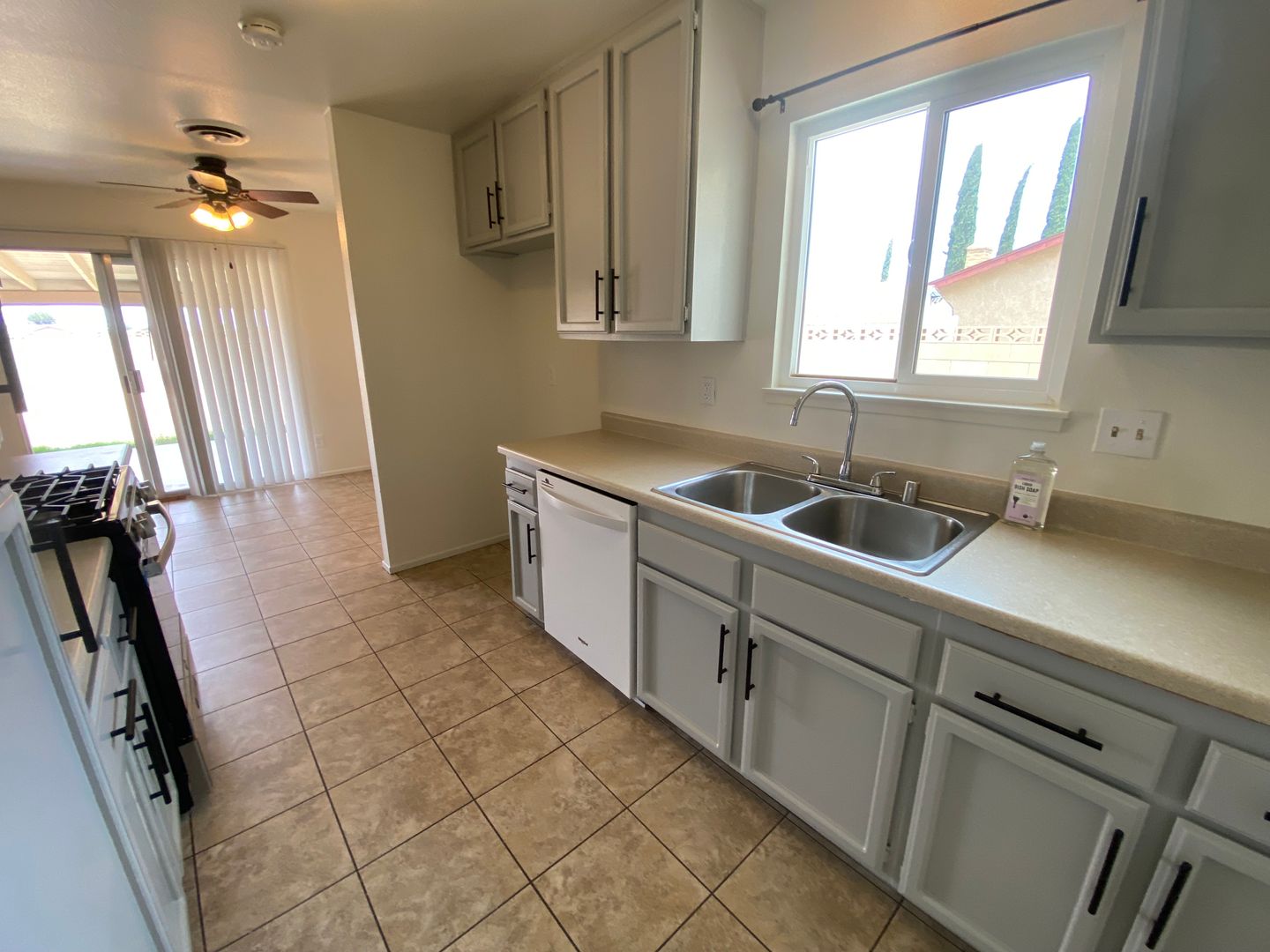 1117 Dianron Rd - Palmdale - California - 4 bed, 2 bath rental property