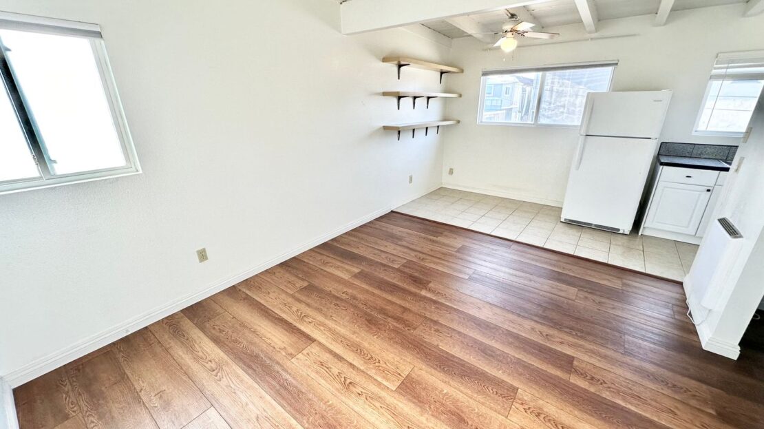 118-B 38th St. - Newport Beach - California - 1 bed, 1 bath rental property