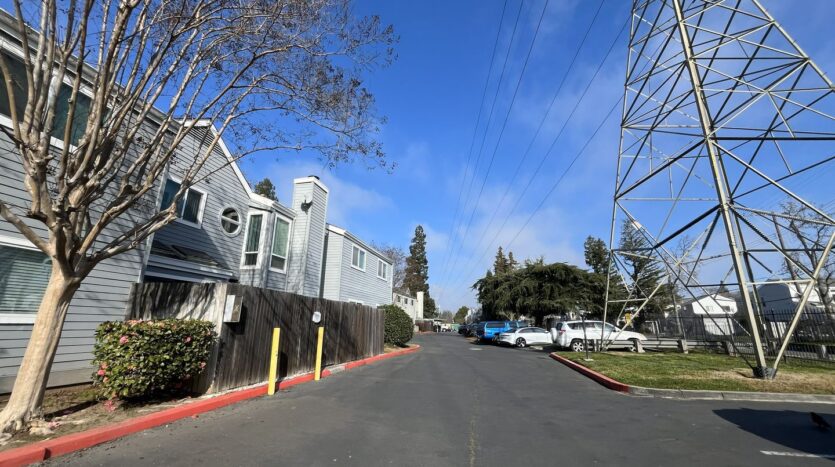 1523 Hood Rd Unit C - Sacramento - California - 2 bed, 2 bath rental property