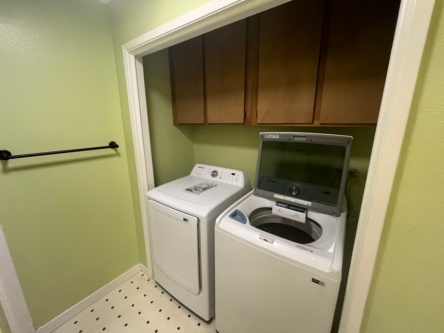 1523 Hood Rd Unit C - Sacramento - California - 2 bed, 2 bath rental property