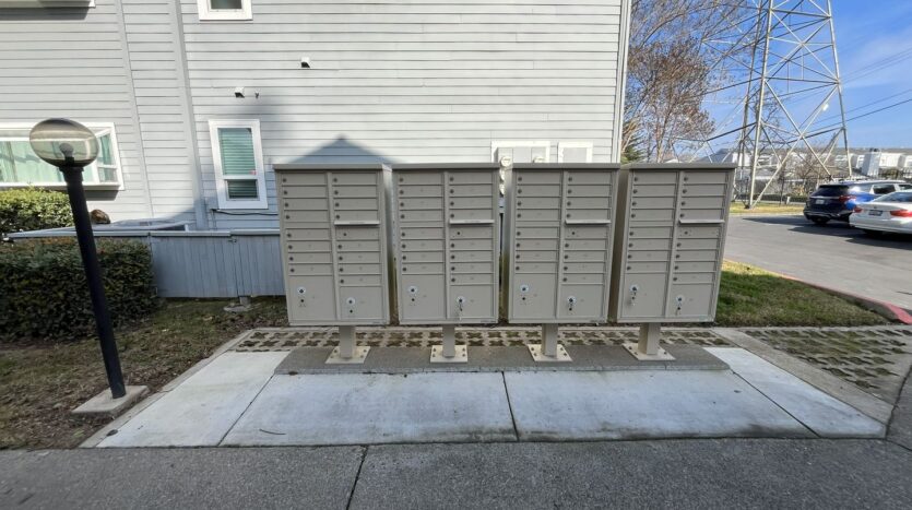 1523 Hood Rd Unit C - Sacramento - California - 2 bed, 2 bath rental property