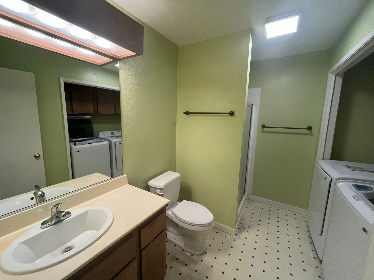 1523 Hood Rd Unit C - Sacramento - California - 2 bed, 2 bath rental property