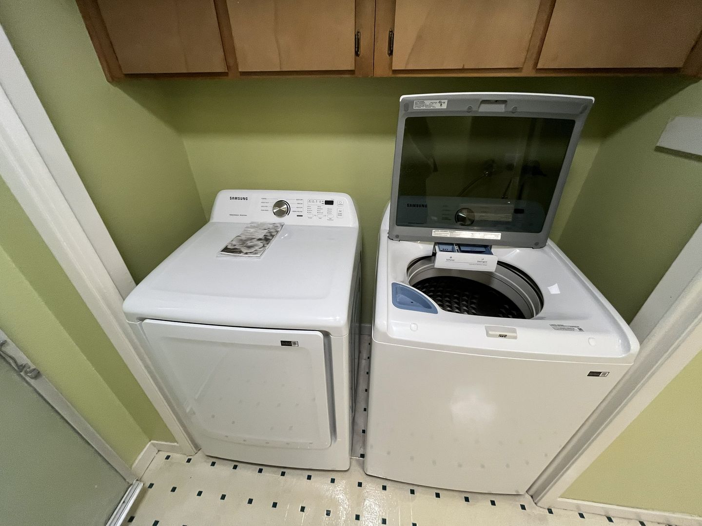 1523 Hood Rd Unit C - Sacramento - California - 2 bed, 2 bath rental property