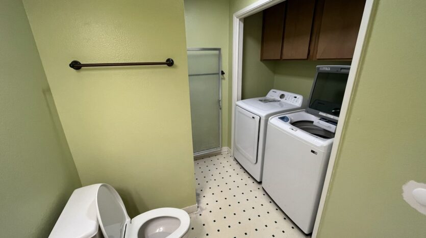1523 Hood Rd Unit C - Sacramento - California - 2 bed, 2 bath rental property