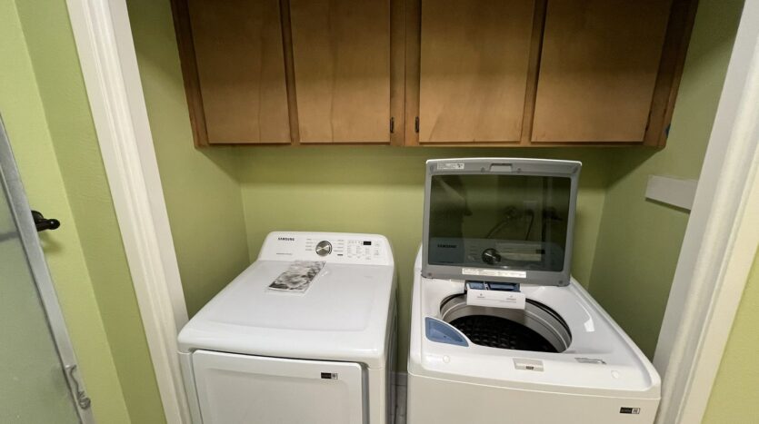 1523 Hood Rd Unit C - Sacramento - California - 2 bed, 2 bath rental property