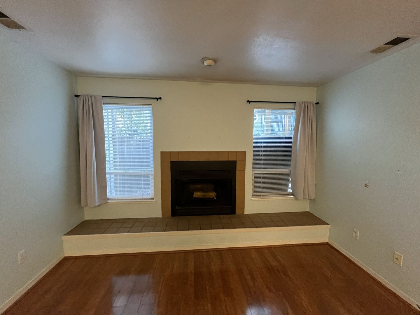 1523 Hood Rd Unit C - Sacramento - California - 2 bed, 2 bath rental property