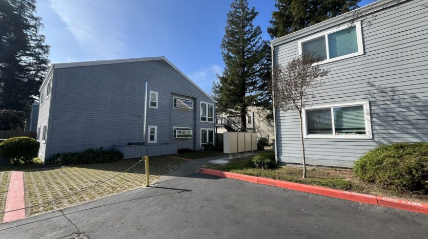 1523 Hood Rd Unit C - Sacramento - California - 2 bed, 2 bath rental property