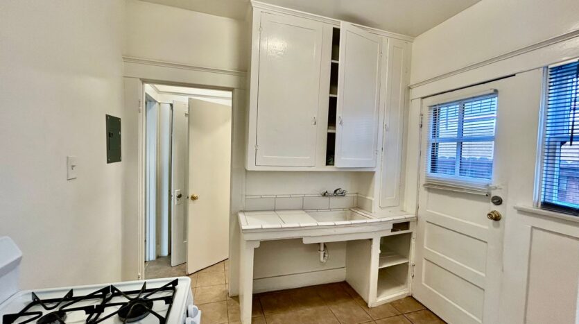 1538 E Third St  - Unit 11 - Long Beach - California - 1 bath rental property