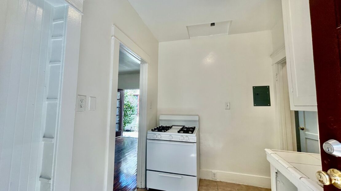 1538 E Third St  - Unit 11 - Long Beach - California - 1 bath rental property
