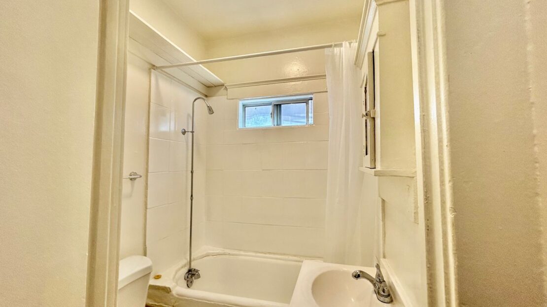 1538 E Third St  - Unit 11 - Long Beach - California - 1 bath rental property