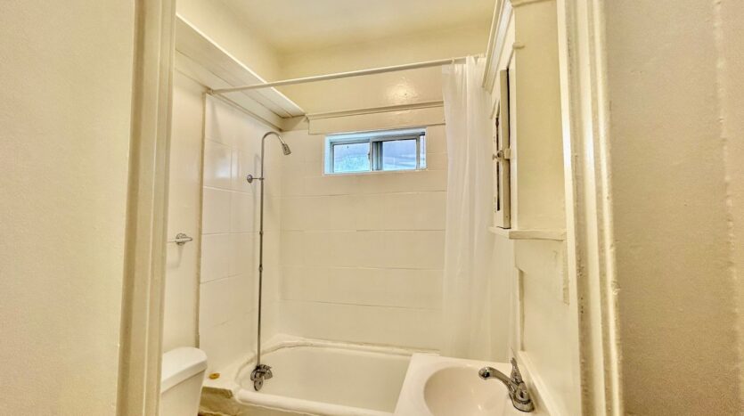 1538 E Third St  - Unit 11 - Long Beach - California - 1 bath rental property