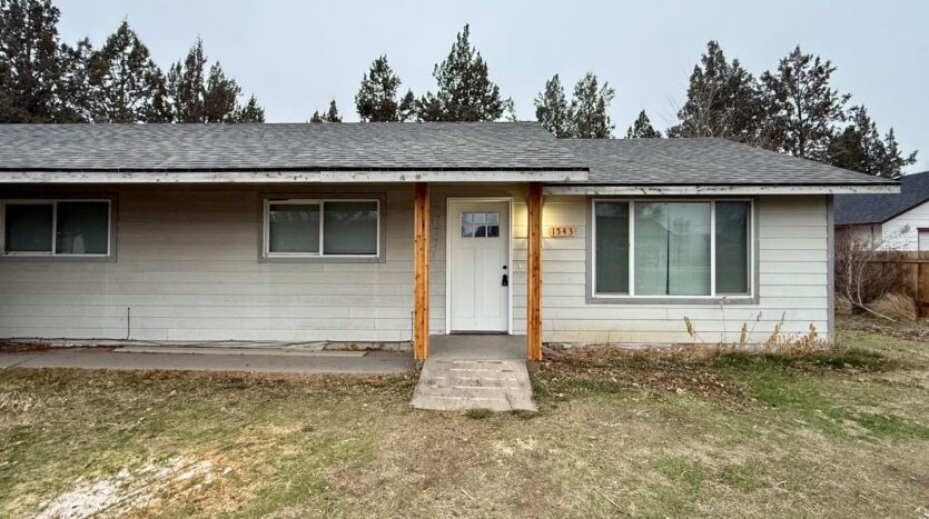 1543 NW Rimrock Dr - Redmond - Oregon - 3 bed, 1.5 bath rental property