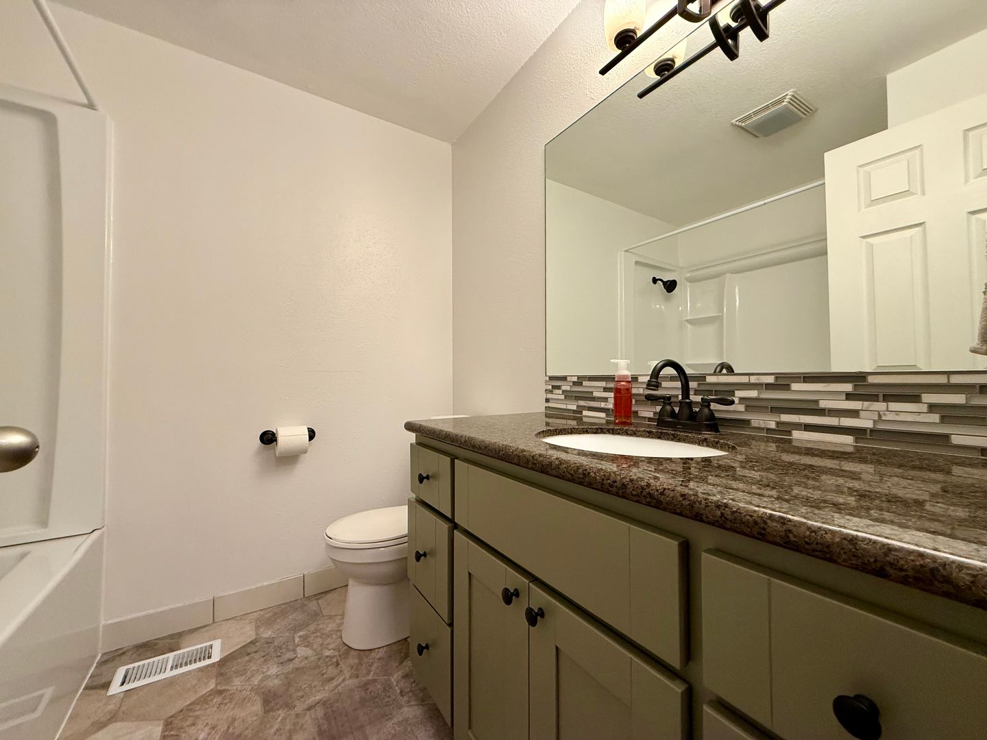 15571 SE Patricia Ct. - Milwaukie - Oregon - 3 bed, 2 bath rental property