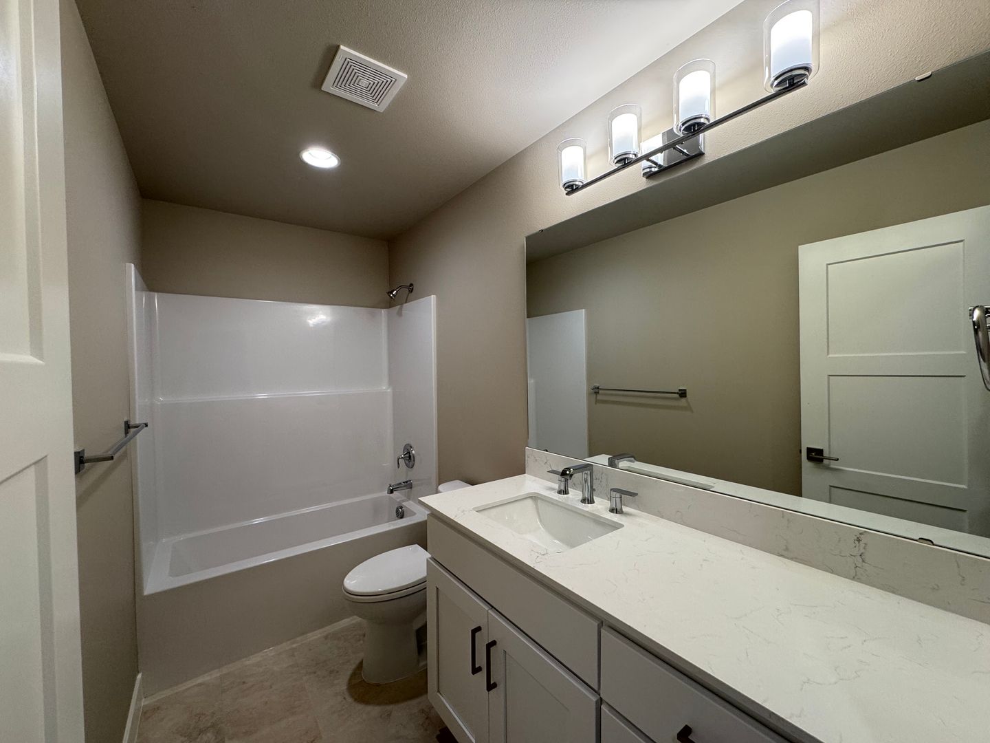 1606 106th PL SW - Everett - Washington - 3 bed, 2.5 bath rental property