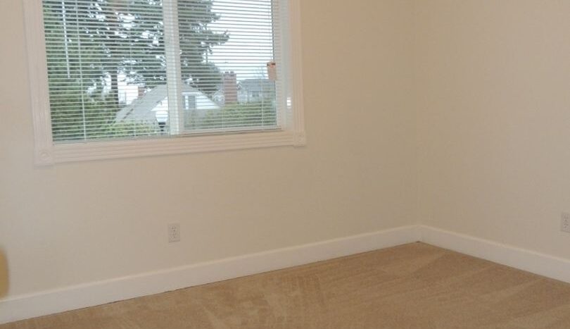 16733 NE Halsey St. - Portland - Oregon - 3 bed, 2.5 bath rental property