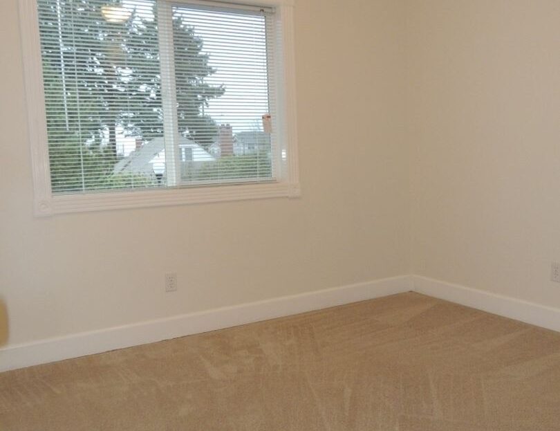 16733 NE Halsey St. - Portland - Oregon - 3 bed, 2.5 bath rental property