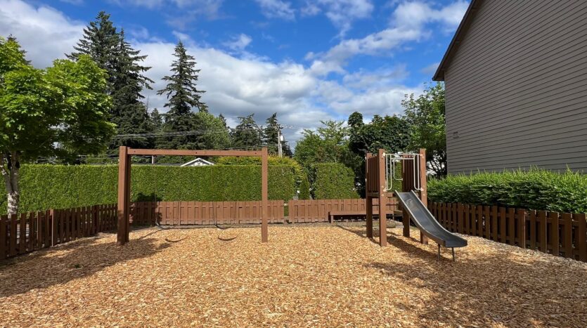 16733 NE Halsey St. - Portland - Oregon - 3 bed, 2.5 bath rental property