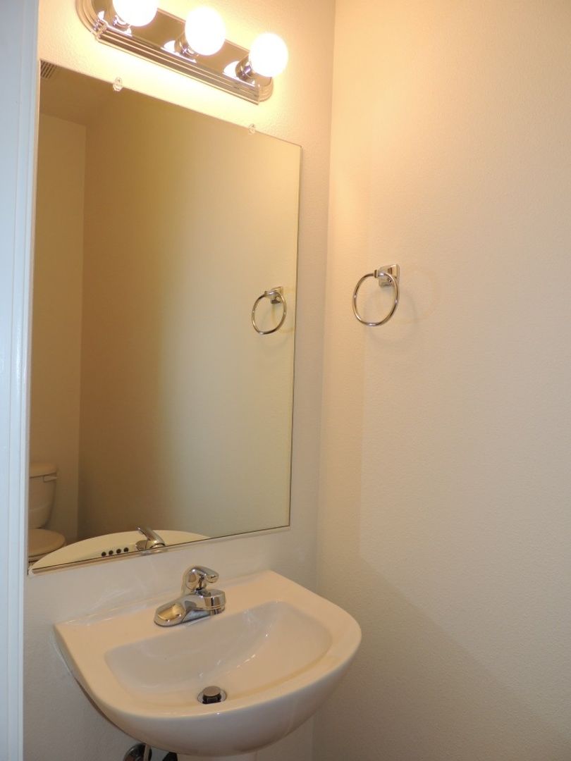 16733 NE Halsey St. - Portland - Oregon - 3 bed, 2.5 bath rental property