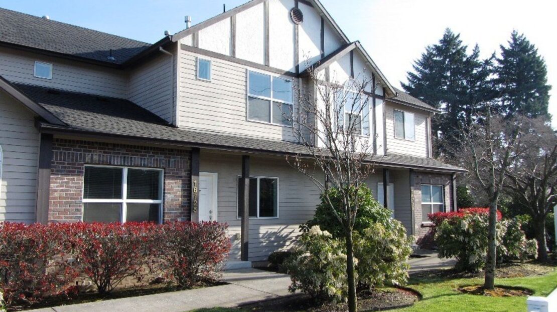 16733 NE Halsey St. - Portland - Oregon - 3 bed, 2.5 bath rental property