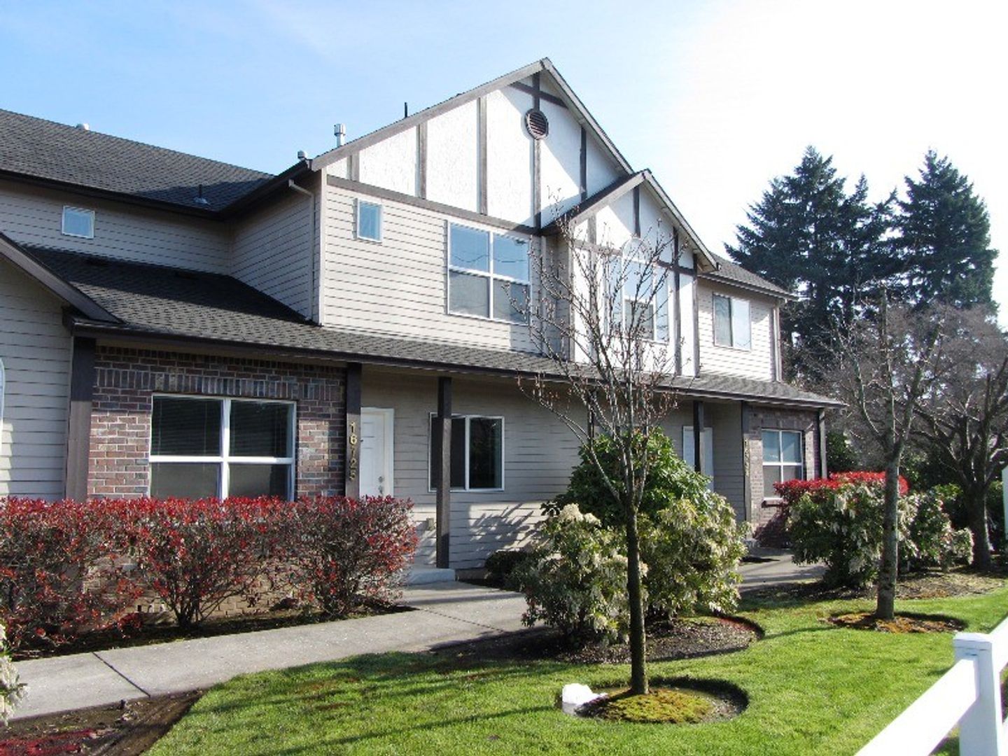 16733 NE Halsey St. - Portland - Oregon - 3 bed, 2.5 bath rental property